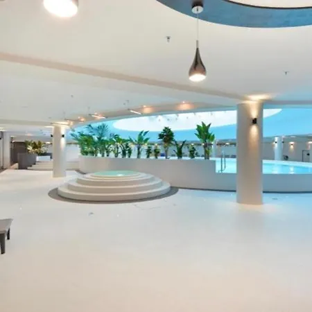 Hanza Tower Roxy Pool & Jacuzzi & Sauna Stettin