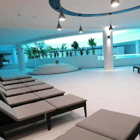 Hanza Tower Roxy Pool & Jacuzzi & Sauna Stettin